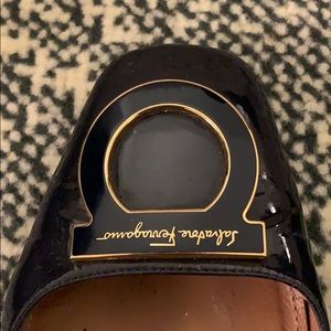 Ferragamo Sanna Gancini-Toe Ballerina Flat